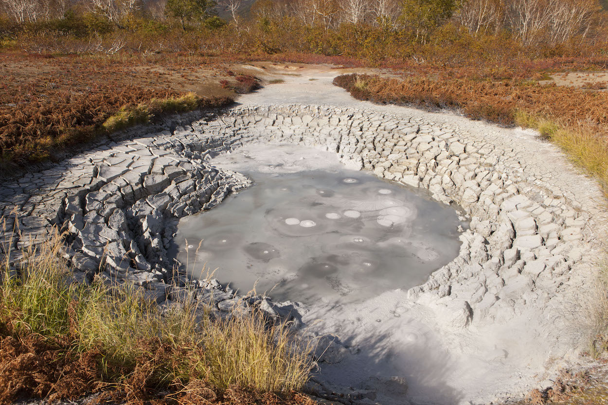 Грязевой вулкан на Камчатке осенью – путешествие от базы Снежная Долина